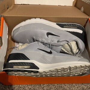 Nike Light Gray and Black Air Max Trainer Sneakers 11.5